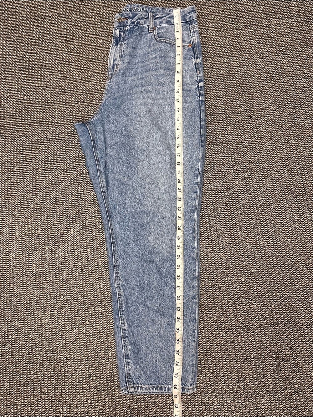 American Eagle Light Wash High-Rise Mom Jeans - Picture 5 of 7